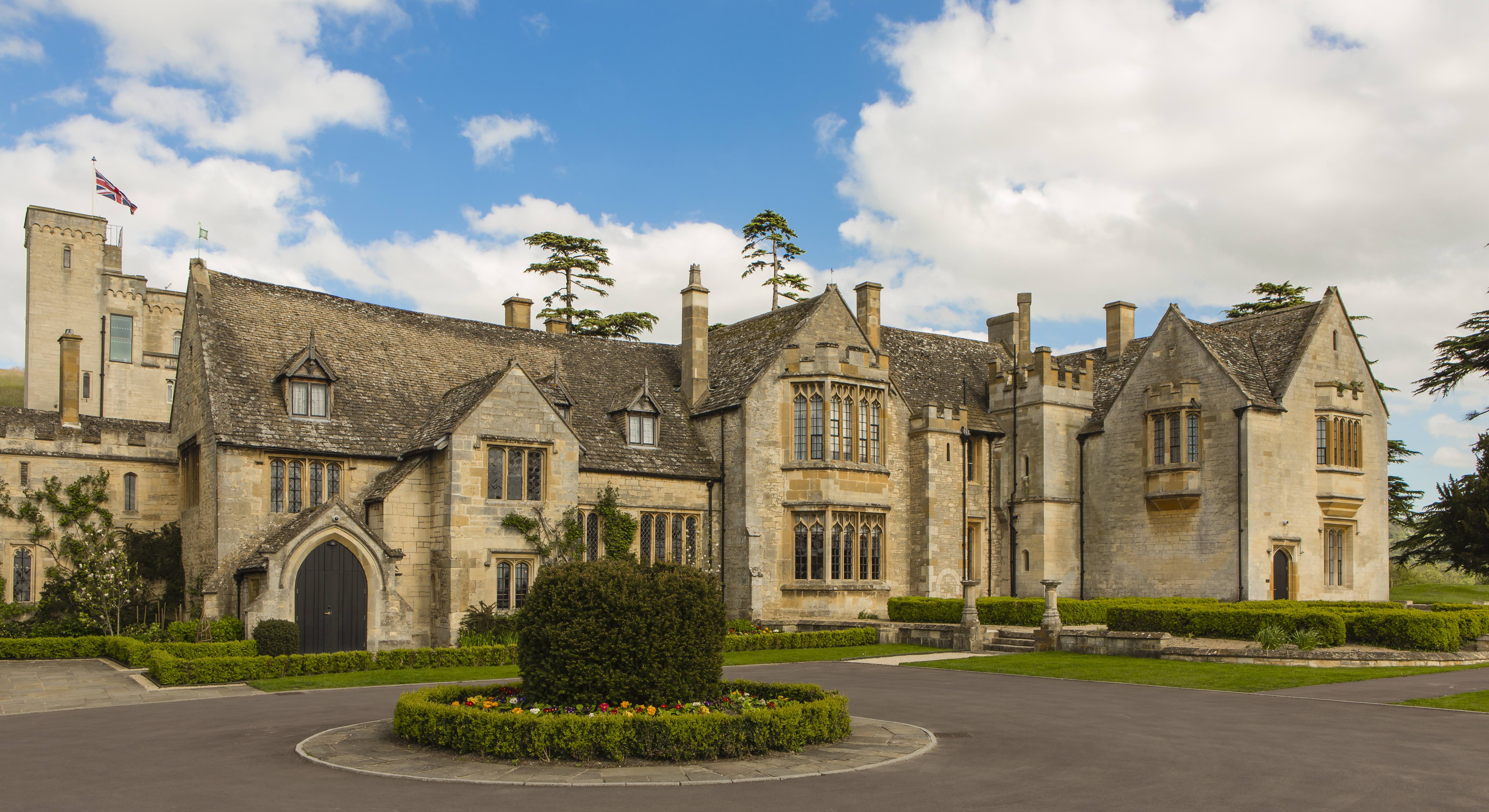 one-of-the-most-child-friendly-hotels-in-the-cotswolds-ergobaby