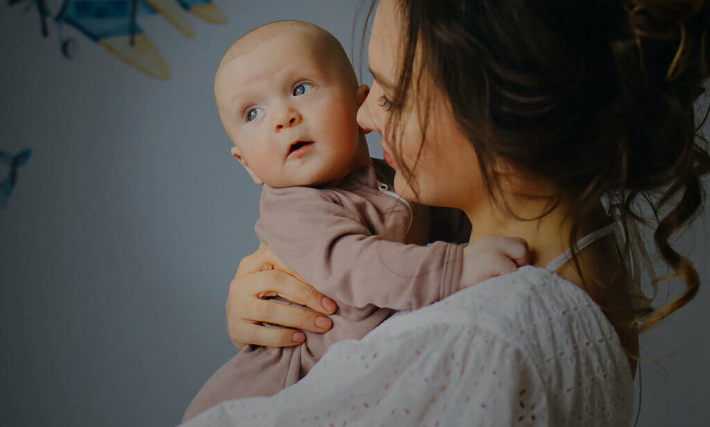 Why is my baby waking at night? - Ergobaby